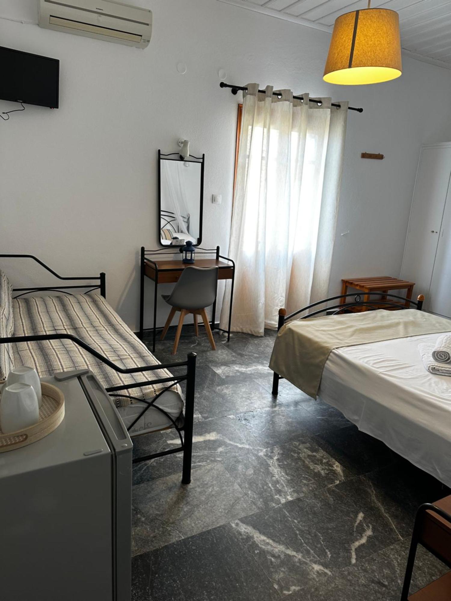 Kirikos Rooms Kamares  Ngoại thất bức ảnh