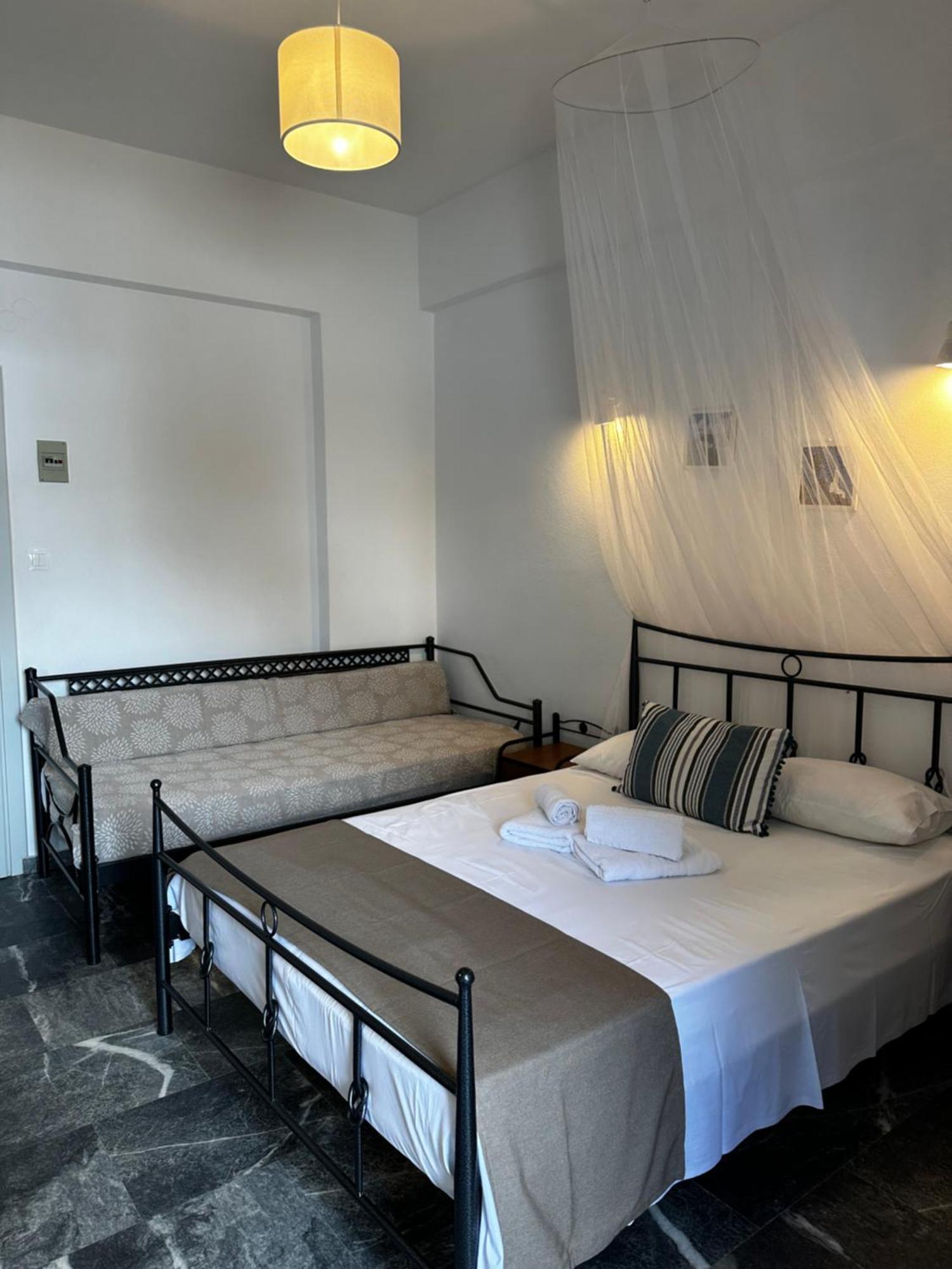 Kirikos Rooms Kamares  Ngoại thất bức ảnh