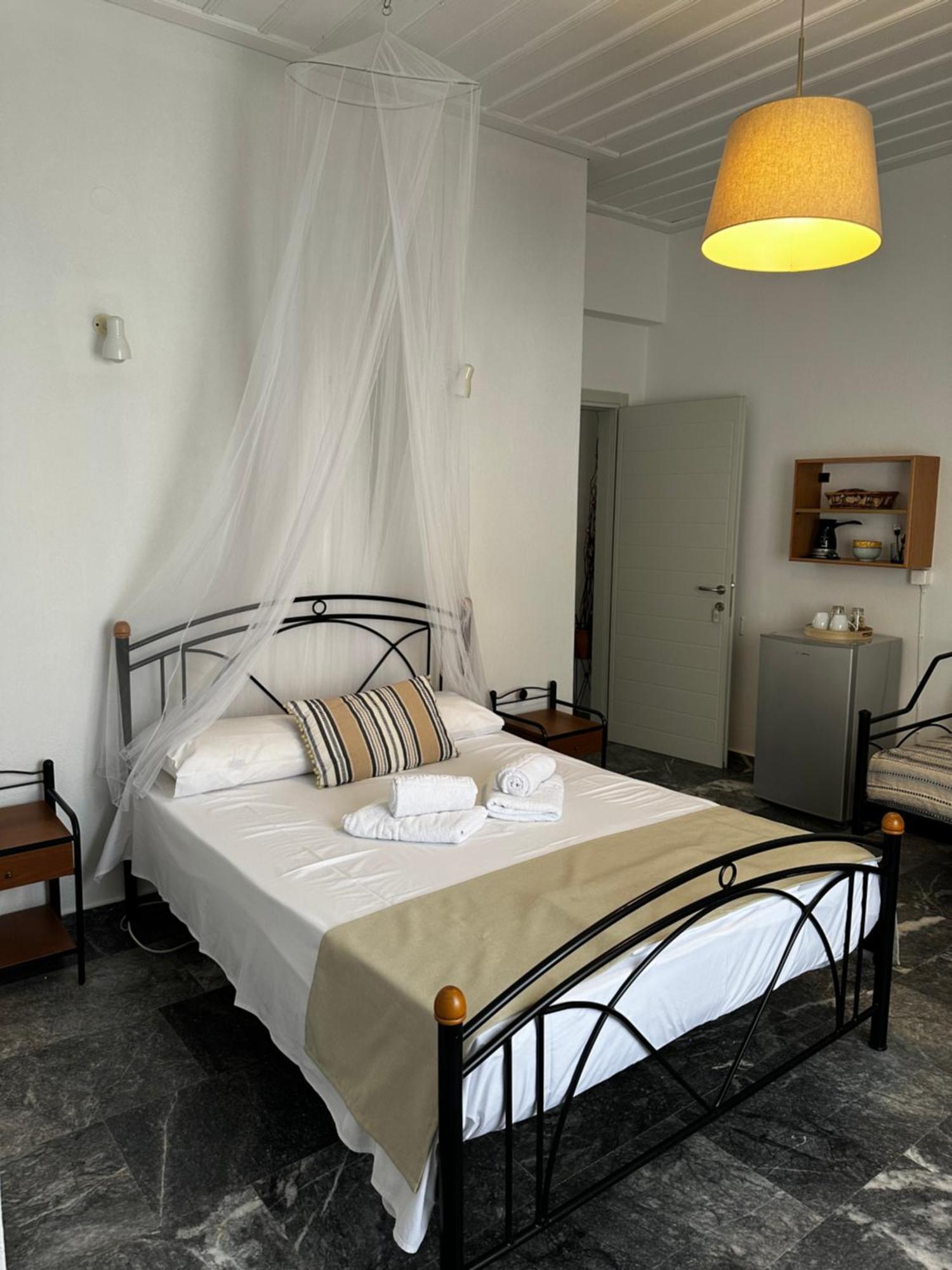Kirikos Rooms Kamares  Ngoại thất bức ảnh